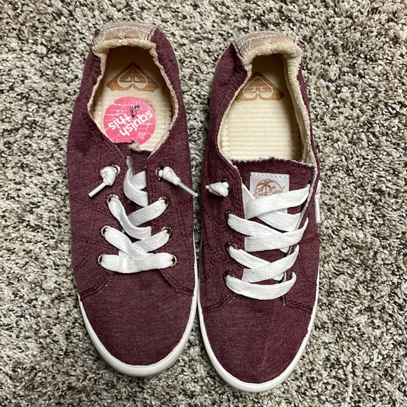 Roxy Shoe - Picture 2 of 5